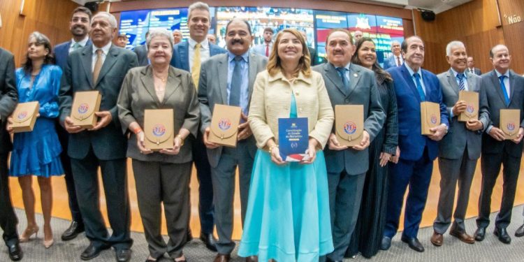 Assembleia Legislativa lança nova edição da Constituição Estadual, anotada e atualizada