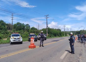 ADOLESCENTE GRÁVIDA É FLAGRADA TRANSPORTANDO 2kg DE COCAÍNA NA BR-135.