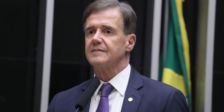 VÍDEO: Aluisio Mendes sai em defesa de Iracema Vale em discurso na Câmara Federal