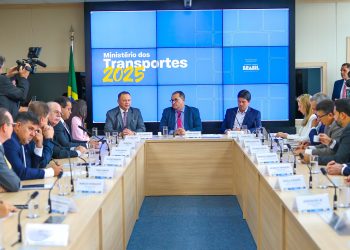 Em Brasília, Brandão assina ordem de serviço para intensificar recuperação da MA-014 em parceria com o Ministério dos Transportes
