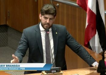 Davi Brandão enquadra Othelino Neto em discurso e faz convite para visitarem obras do governo