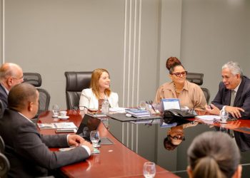 Iracema Vale recebe representantes do setor turístico e da SEPE para tratar da Pré-COP 30