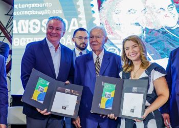 Iracema Vale prestigia cerimônia de lançamento do selo em comemoração aos 40 anos da redemocratização