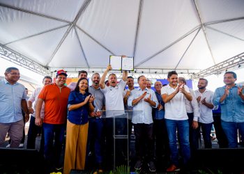 MINISTRO INAUGURA PONTE, VISTORIA BR-135 E AUTORIZA RECONSTRUÇÃO DA BR-222 COM PAVIMENTO RÍGIDO DE CONCRETO.