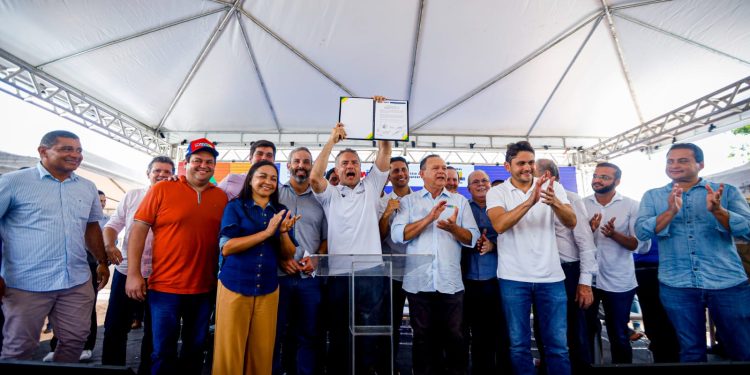 MINISTRO INAUGURA PONTE, VISTORIA BR-135 E AUTORIZA RECONSTRUÇÃO DA BR-222 COM PAVIMENTO RÍGIDO DE CONCRETO.