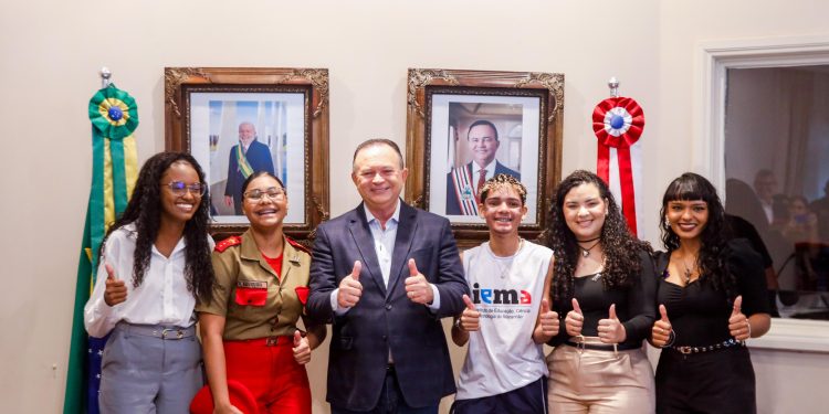 ALEMA: Brandão lança programa com bolsas de mil reais para estudantes de escolas públicas aprovados com as melhores notas em vestibulares