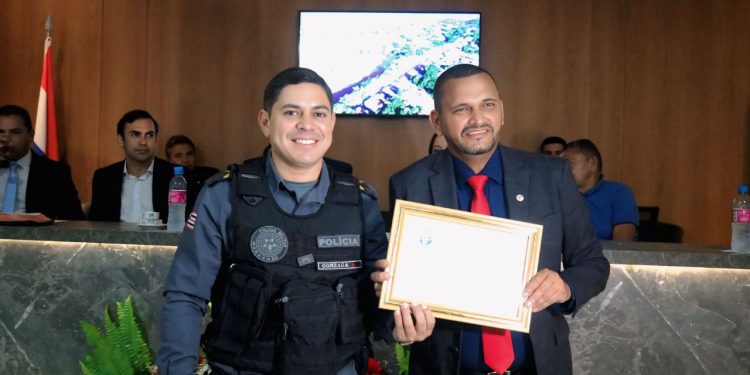 CAMÂRA MUNICIPAL DE VEREADORES CONCEDE TÍTULO DE CIDADÃO SAMBENEDITENSE AO PM YGOR ALMEIDA GONZAGA