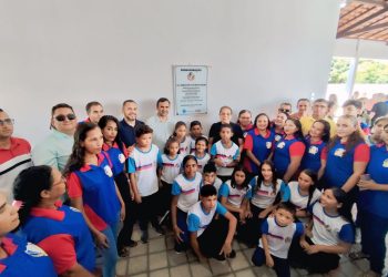 VEREADOR ROMÁRIO PRESTIGIA REINAUGURAÇÃO DA UNIDADE ESCOLAR SENADOR VITORINO FREIRE