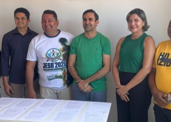 PREFEITO WALLAS ROCHA ASSINA ORDEM DE SERVIÇOS PARA CONTRUÇÃO DE UBS E RECONTRUÇÕES DE ESCOLAS QUADRA POLIESPORTIVA E CRECHE