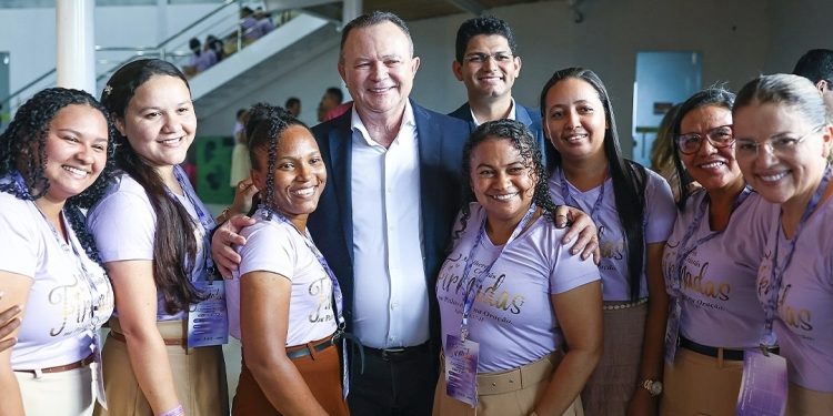 Governador Carlos Brandão participa do 41° Congresso Estadual de Missionárias e Dirigentes de Círculo de Oração e anunciou 1.000 kits musicais para igrejas evangélicas no Maranhão