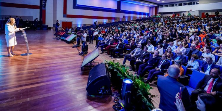 Iracema Vale reafirma compromisso com o fortalecimento dos pequenos negócios durante abertura do ‘Transformar Juntos’