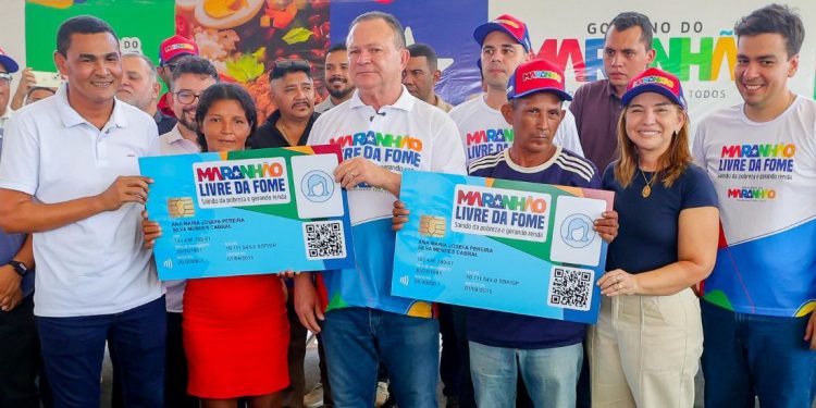 Em Urbano Santos, Iracema Vale participa da entrega de cartões do programa ‘Maranhão Livre da Fome’
