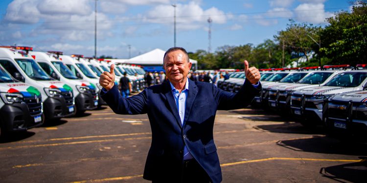 Brandão entrega 71 novas ambulâncias e mais 40 viaturas para a segurança