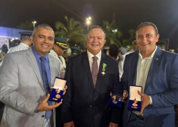 Coronel Schnneyder é Homenageado com Medalha pelos 30 Anos de Serviço na PMMA Durante Solenidade dos 189 Anos da Polícia Militar