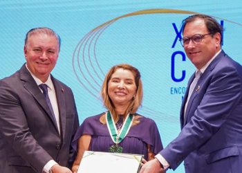 Iracema Vale é homenageada com Medalha de Mérito do Consepre e se destaca em encontro nacional do Judiciário