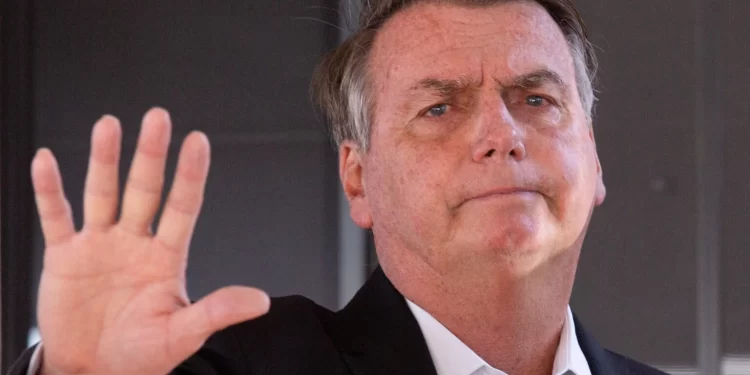 Bolsonaro organizou bolão da Mega-Sena minutos antes da prisão domiciliar. Saiba onde ex-presidente estava