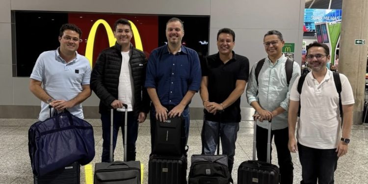 Oposição quis passar recado com essa foto… e o símbolo da mala diz muito