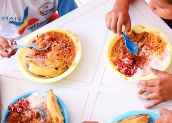 Prefeito Wallas Rocha reforça compromisso com a educação e garante merenda escolar de qualidade em São Benedito do Rio Preto