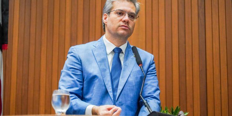 Neto Evangelista repreende e cobra autocontrole e inteligência emocional da oposição