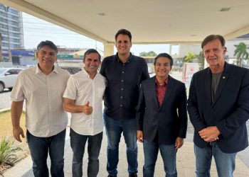 PREFEITO WALLAS ROCHA PARTICÍPA DE REUNIÃO DE ALINHAMENTO POLÍTICO EM SÃO LUÍS