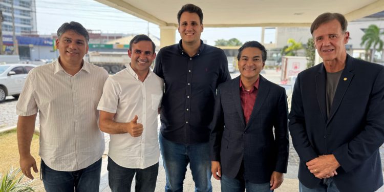 PREFEITO WALLAS ROCHA PARTICÍPA DE REUNIÃO DE ALINHAMENTO POLÍTICO EM SÃO LUÍS