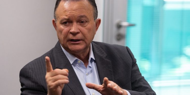 Governo de Carlos Brandão chega a 71% de aprovação no Maranhão, aponta Quaest