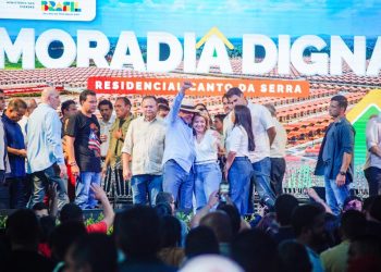 Iracema Vale participa de agenda ao lado do presidente Lula em Imperatriz