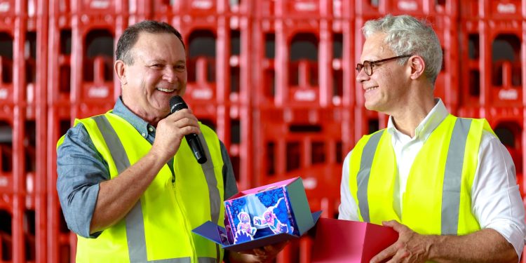 Solar Coca-Cola inaugura nova linha de PET em São Luís em solenidade com o governador Carlos Brandão