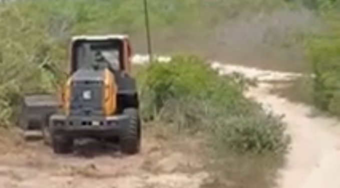 Prefeitura de Primeira Cruz intensifica recuperação de estradas vicinais