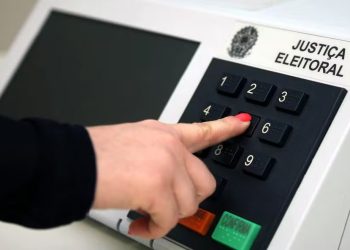 Número de filiados a partidos políticos cai pelo sexto mês consecutivo. Veja quem ganhou e quem perdeu