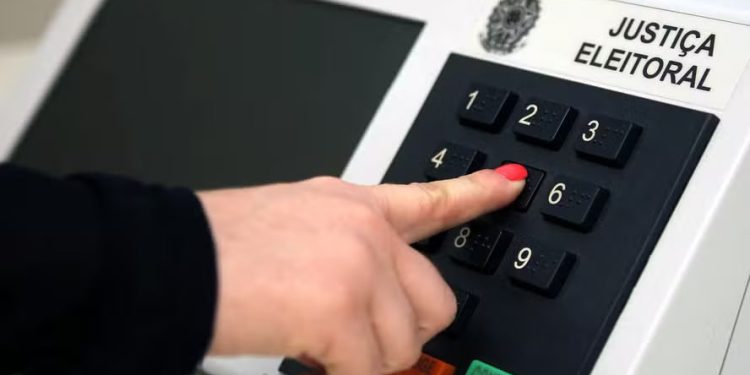 Número de filiados a partidos políticos cai pelo sexto mês consecutivo. Veja quem ganhou e quem perdeu