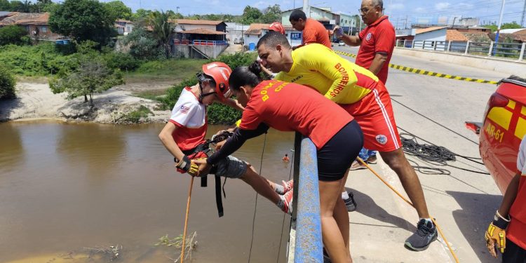 Escola do Corpo de Bombeiros Civil Militar celebra Semana da Criança com treinamento e atividades recreativas