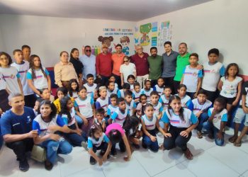 MORADORES E ALUNOS DO POVOADO RIACHÃO DAS CALDAS SÃO BENEFICIADOS COM ESCOLA 100% REFORMADA