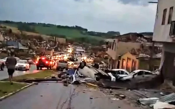 Tornado EF3 Devasta Rio Bonito do Iguaçu no Paraná e Deixa Seis Mortos