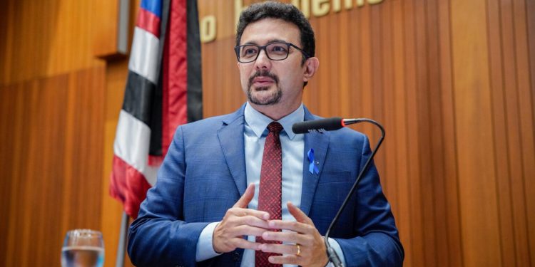 “PALHAÇADA ESCRITA EM JURIDIQUÊS”, AFIRMA YGLÉSIO SOBRE RECLAMAÇÃO DO PCDOB NO STF.