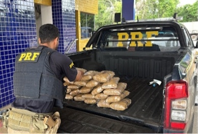 MOTORISTA É PRESO COM 23KG DE MACONHA SKUNK EM FISCALIZAÇÃO NO MARANHÃO.