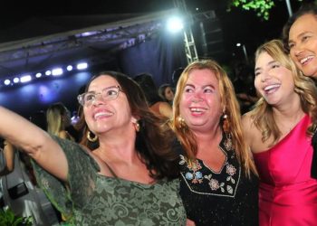 Em noite festiva, confraternização natalina da Assembleia reuniu servidores e convidados