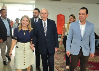 Iracema Vale recebe José Sarney em visita de cortesia à Assembleia Legislativa