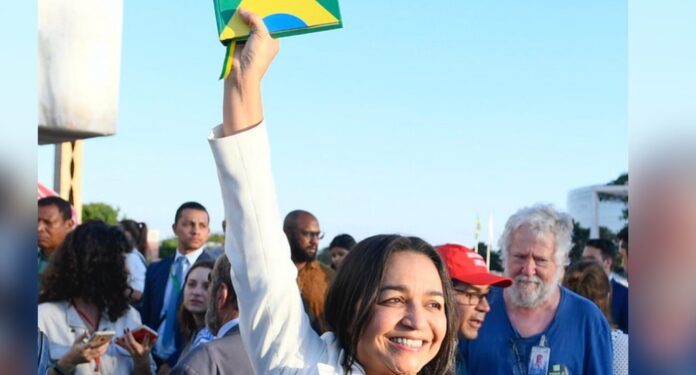 Discurso em defesa da democracia contrasta com histórico de polêmicas de Eliziane Gama