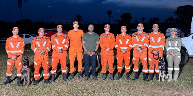 Roberto Costa recepciona bombeiros do Estado do Pará para reforçar buscas por crianças desaparecidas em Bacabal