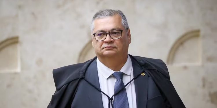 Flávio Dino proíbe envio de emendas a ONGs e entidades administradas por parentes de parlamentares e seus assessores