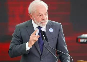 LULA DIZ QUE SOLTA BOLSONARO DESMORALIZARIA O STF
