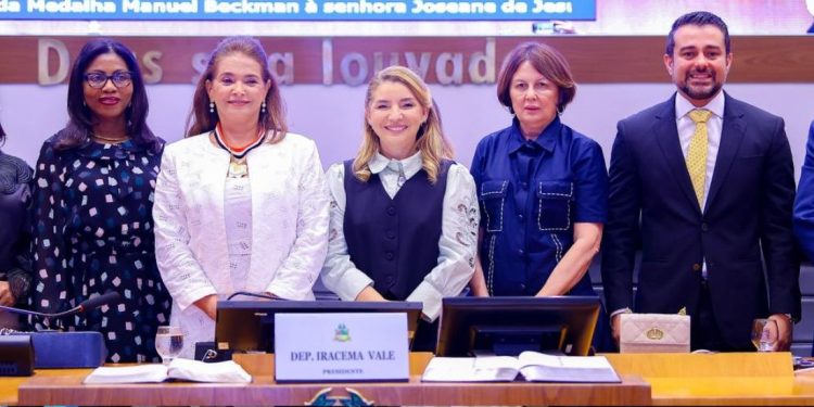 Assembleia homenageia juíza Joseane Bezerra