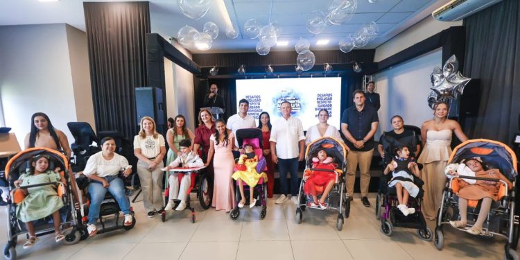 BRANDÃO ENTREGA EQUIPAMENTOS PARA O CENTRO DE ESPECIALIDADES NINAR, NOVAS AMBULÂNCIAS E INAUGURA NOVO CAPS-AD