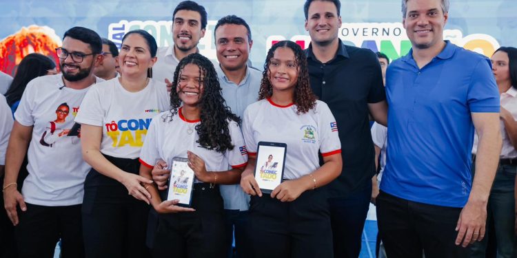 GOVERNO DO ESTADO ENTREGA TABLETS A MAIS 1.461 ALUNOS E EQUIPAMENTOS A AGENTES DE SAÚDE EM ROSÁRIO