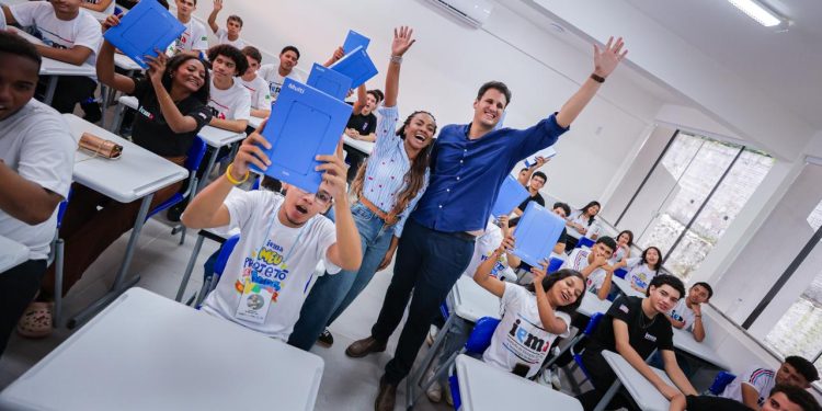 ZÉ DOCA-MA, ORLEANS BRANDÃO RESALTA AVANÇOS NA EDUCAÇÃODO MARANHÃO COM INVESTIMENTOS EM TECNOLOGIA DE ENSINO