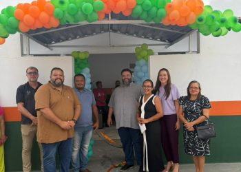 PREFEITURA DE PRIMEIRA CRUZ ENTREGA ESCOLA 100% REFORMADA E MORDENIZADA