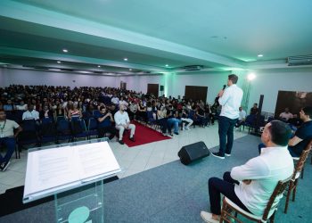 ORLEANS BRANDÃO DIALOGA COM PROFICIONAIS DA SAÚDE E REFORÇA COMPROMISSO COM MELHORIAS NO SETOR