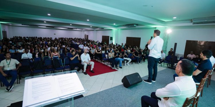 ORLEANS BRANDÃO DIALOGA COM PROFICIONAIS DA SAÚDE E REFORÇA COMPROMISSO COM MELHORIAS NO SETOR