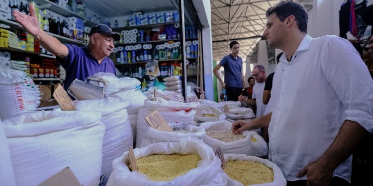 ORLEANS BRANDÃO VISITA FEIRA DO JÃO PAULO, DIALOGA COM TRABALHADORES E REFORÇA COMPROMISSO COM MELHORIAS NO ESPAÇO